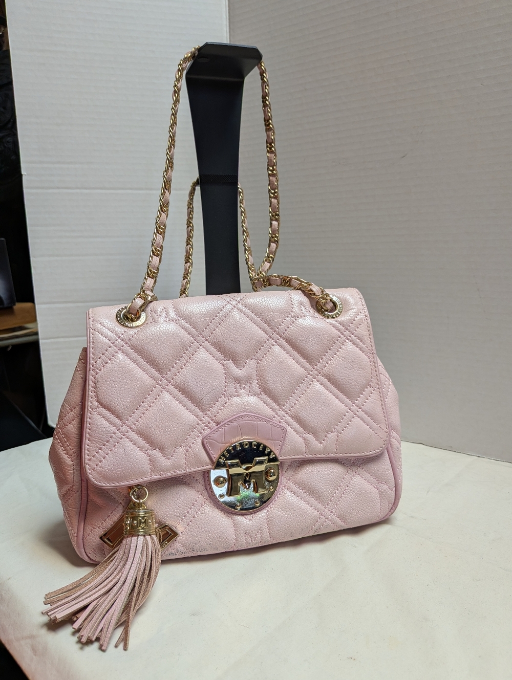 Metrocity Quilted Pink bag. Please look at the pictures for flaws